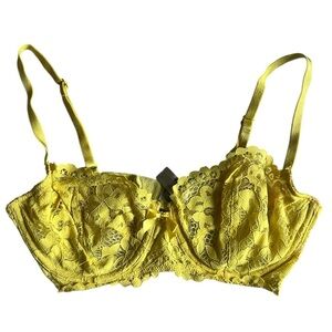 Victoria's Secret Very Sexy Unlined Demi Bra - Size 32D